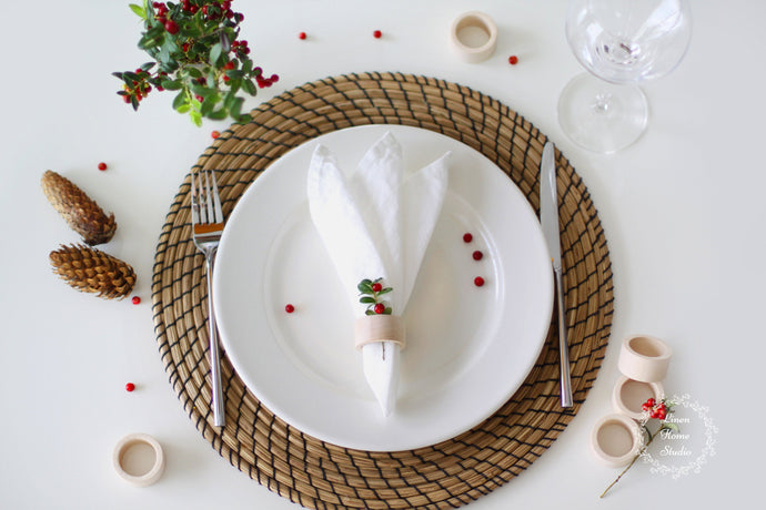 Serviettes en lin blanc. Décor de mariage.