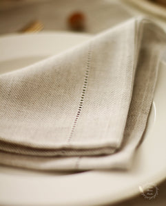Serviettes de table en lin avec ourlet