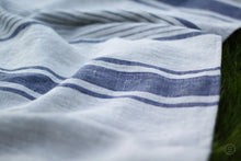 Laden Sie das Bild in den Galerie-Viewer, Striped Linen Throw Blanket - French Style Bed Cover