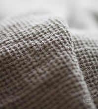 Load image into Gallery viewer, Heavy Weight Linen Blanket - Wide Waffle 100% Linen Bedspread